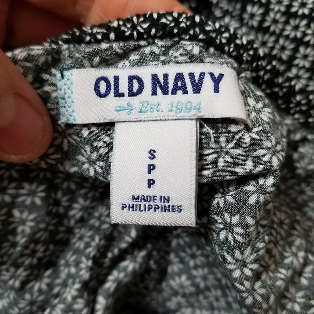 Old Navy Women Black Casual Dress S.Pit to pit approx:  16 inches Right shoul - Picture 7 of 7